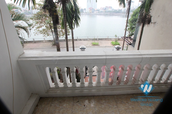 Nice house for rent in Westlake area, facing to the lake